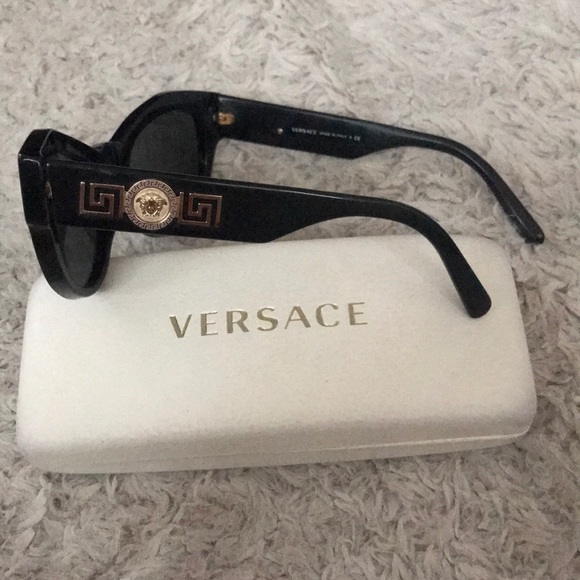 100% Authentic Versace Sunglasses model 4253 - Picture 3 of 6